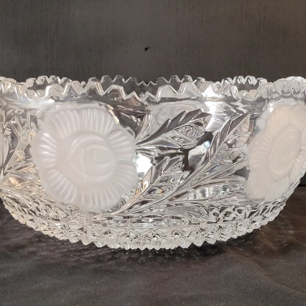 VTG SAWTOOTH EDGE LEAD CUT CRYSTAL BOWL W/ CUT & FROSTED FLOWERS 10" ROUND
